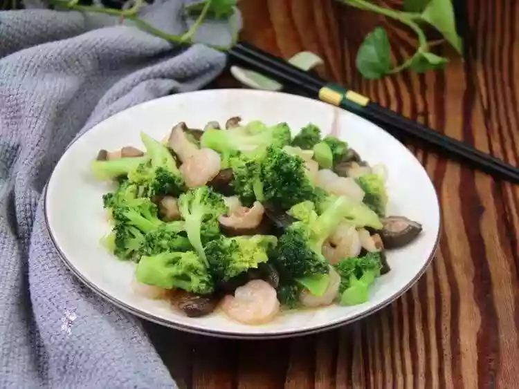 Broccoli Mushroom Stir-Fried Shrimp